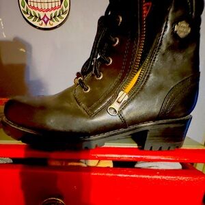Harley Davison lace up zipper sides waffle stompers ..